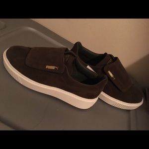 dark green puma shoes